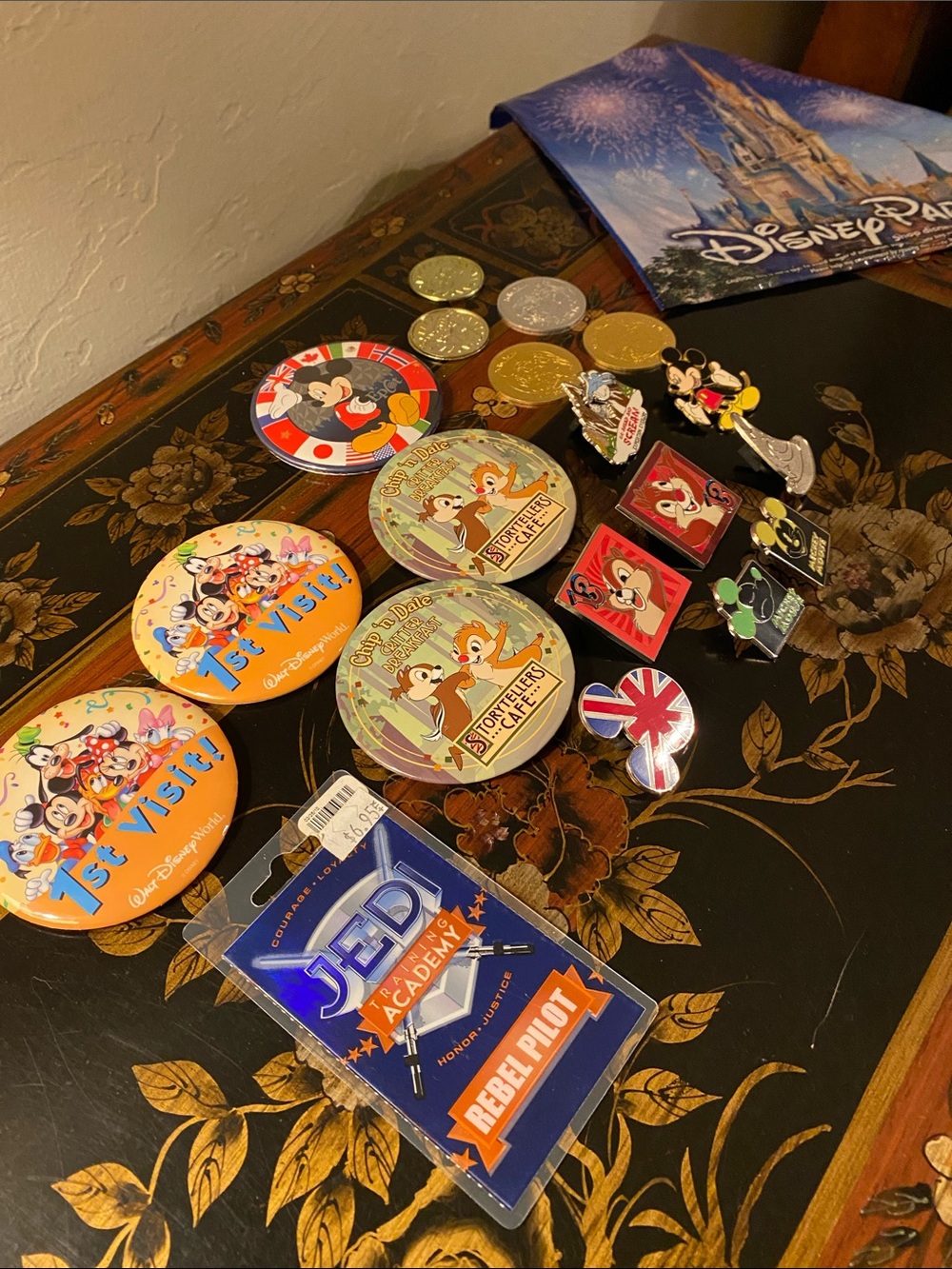 DISNEY WORLD Pins, Buttons, Coins, Bags, Pass cards, Luggage Tags, Misc.